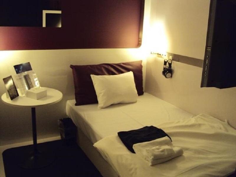 First Cabin Kyoto Karasuma For Women Екстериор снимка